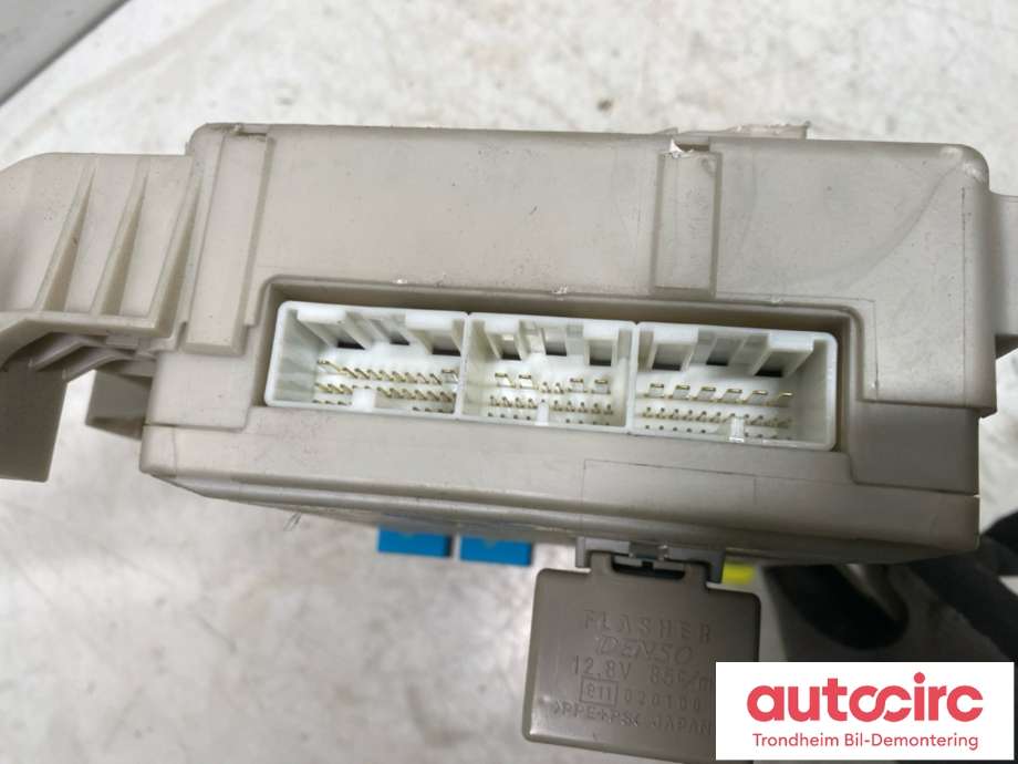 Sikringsboks kupe til Toyota Land Cruiser 120 2002-2009 (8273060110|)
