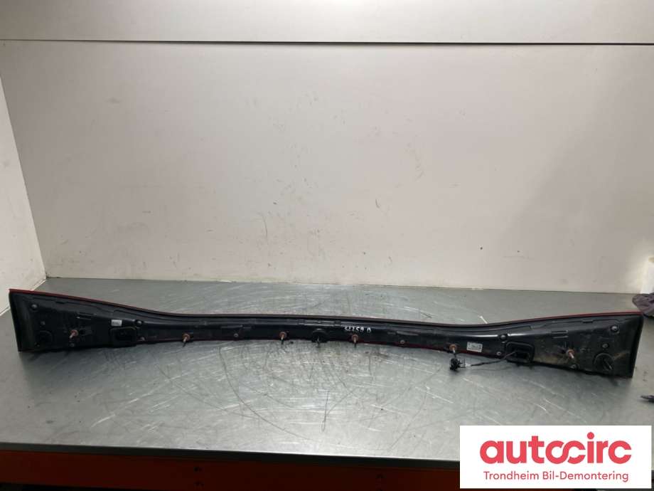 Baklykt midtre til Mercedes EQB 2022-->> (A 243 906 39 00|)