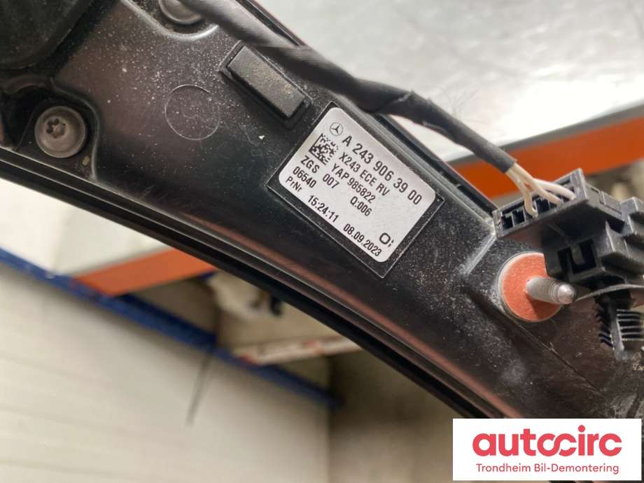 Baklykt midtre til Mercedes EQB 2022-->> (A 243 906 39 00|)