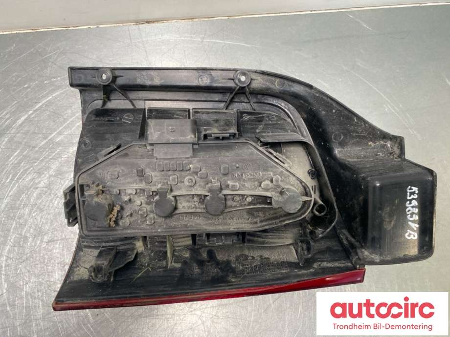 Baklykt venstre til VW Transporter / Caravelle 2009-2015 (Fase 2) (T5) (T5) (DEPO|7H0 945 095 L|)