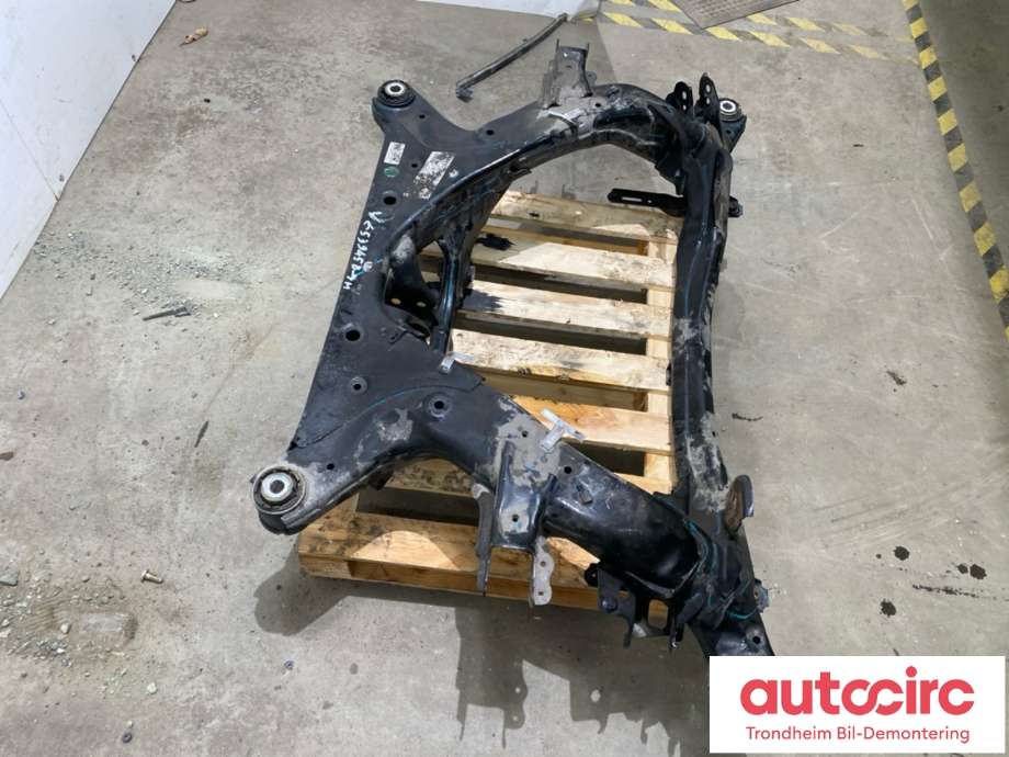 Travers bak til Tesla Model Y 2021-2024 (Type I)  (1044580-01-D|1044580-00-C|1044580-00-D)