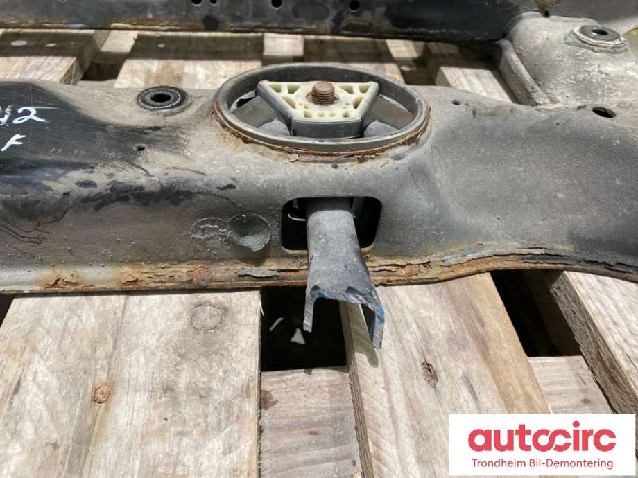 Travers foran hoved til VW Crafter 2016-->> (Type II) (...|65.41501-0003|65415010003|)