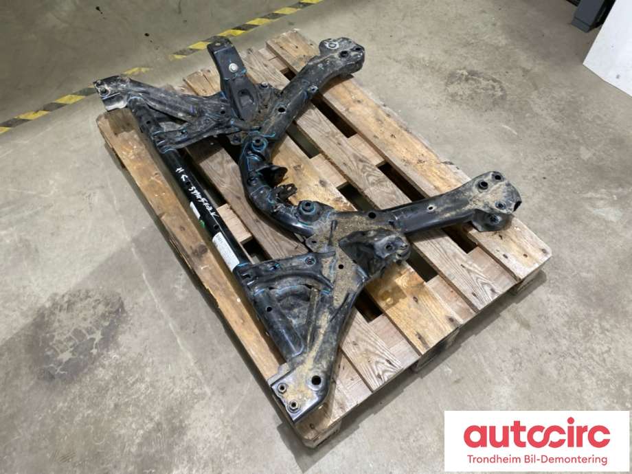 Travers foran hoved til Tesla Model Y 2021-2024 (Type I)  (...|1044531-01-B|1044531-00-B|1044531-00-C)