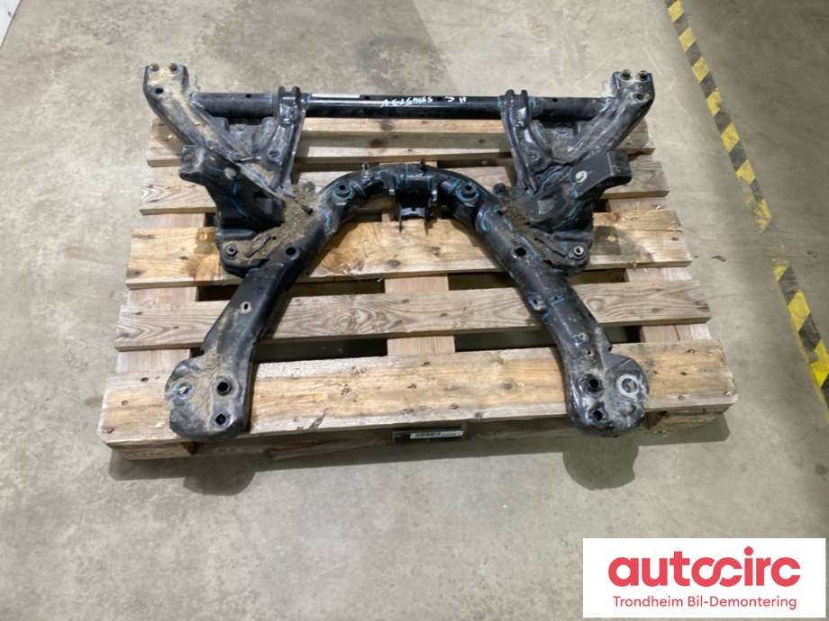 Travers foran hoved til Tesla Model Y 2021-2024 (Type I)  (...|1044531-01-B|1044531-00-B|1044531-00-C)