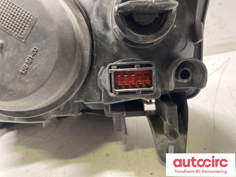 Frontlykt høyre halogen til Saab 9-3 2003-2007 (Type II, Fase 1)  (HELLA|12799352|12799351|)