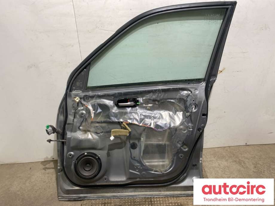 Dør høyre foran til Suzuki Grand Vitara 2005-2015 (Type III)  (68001-65843|)