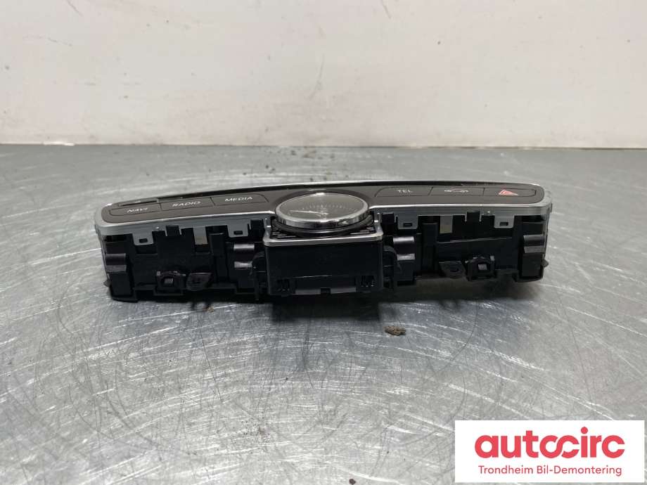 Instrument klokke til Mercedes C-Klasse 2018-2021 (Fase 2) (W205) (W205) (A2138272000|A 205 905 27 01|)