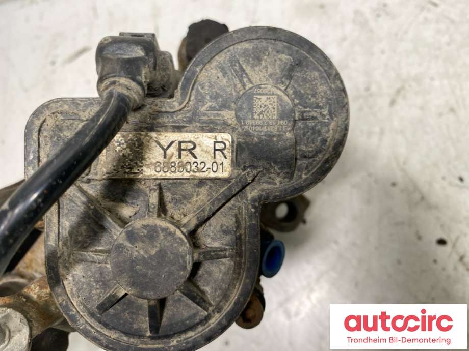 Bremsecaliper høyre bak, elektrisk til Mini Countryman 2017-2023 (F60) (F60) (34 20 6 883 034|)