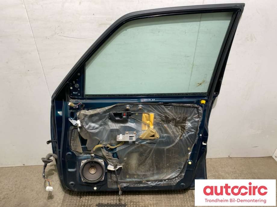 Dør høyre foran til Mitsubishi Pajero 2000-2006 (Type III)  (MR555448|)