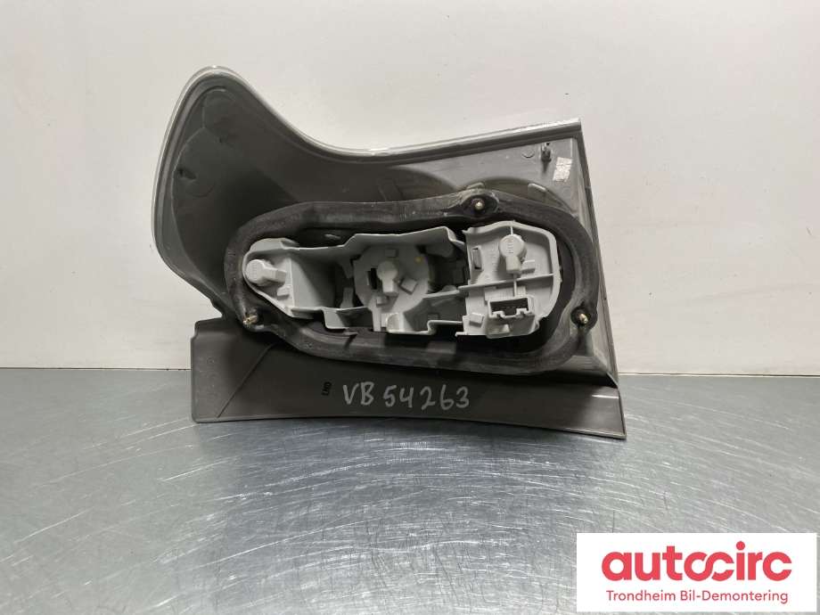 Baklykt venstre til Toyota Verso 2004-2009 (Type II)  (815610F020|)