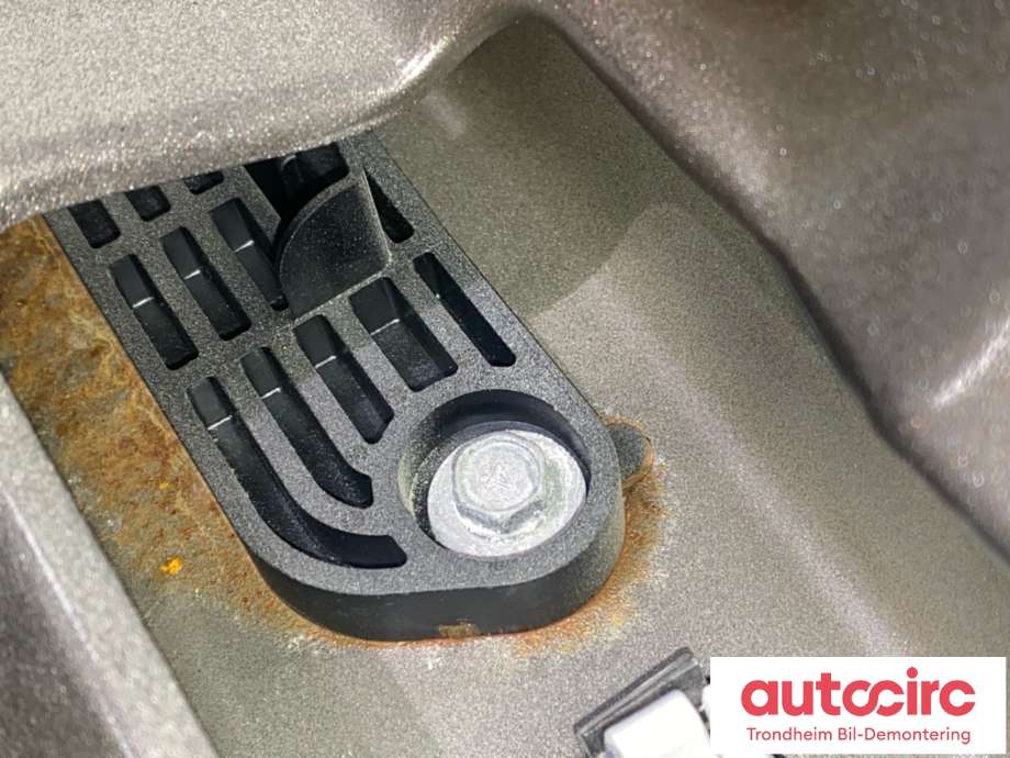 Bakluke til Mitsubishi Outlander 2010-2012 (Type II, Fase 2)  (5801A536|)