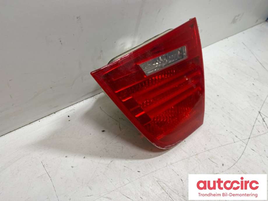 Baklykt høyre indre til BMW 3-Serie 2005-2011 (E90/E91/E92/E93) (E90/E91/E92/E93) (63 21 7 289 434|)