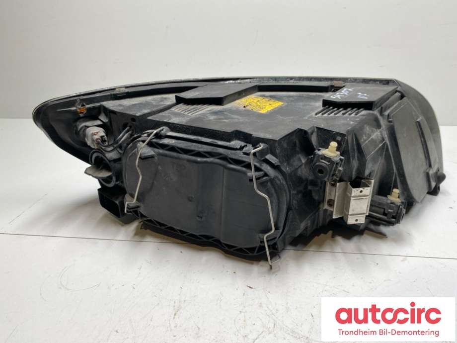 Frontlykt venstre halogen til Volvo V50 2004-2007 (Fase 1)  (30698885|31335221|)
