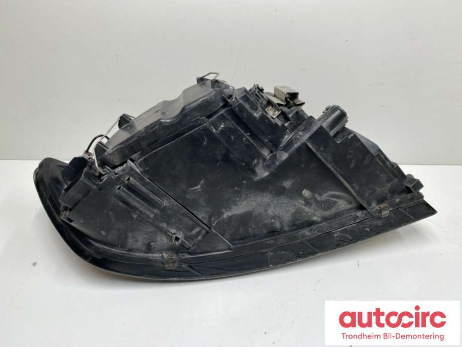 Frontlykt venstre halogen til Volvo V50 2004-2007 (Fase 1)  (30698885|31335221|)