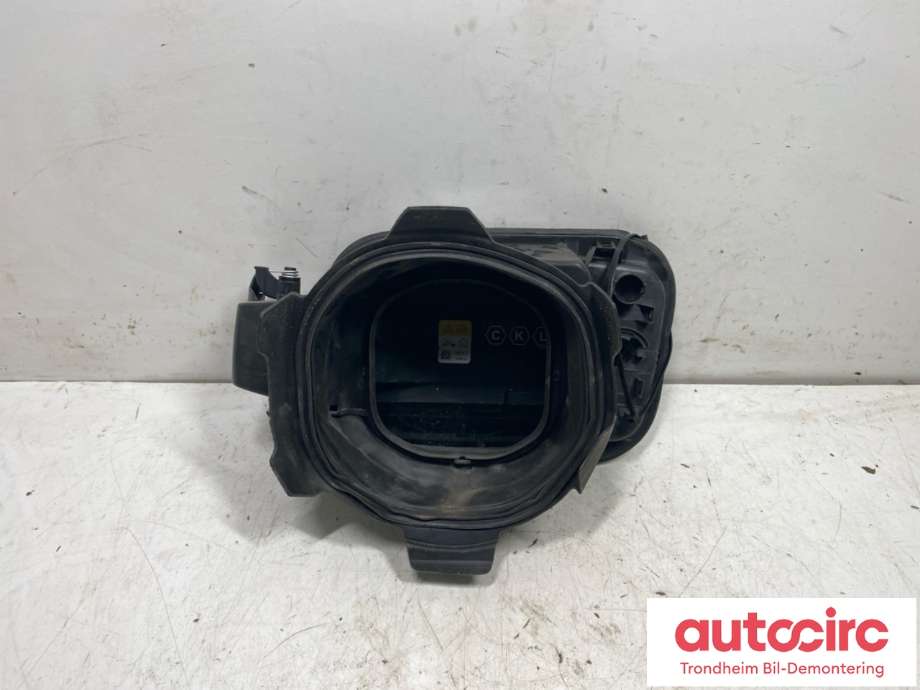 Ladeluke karosseri elbil til BMW iX1 2023-->> (U11) (U11) (51 17 9 482 805|51 17 9 450 859|)