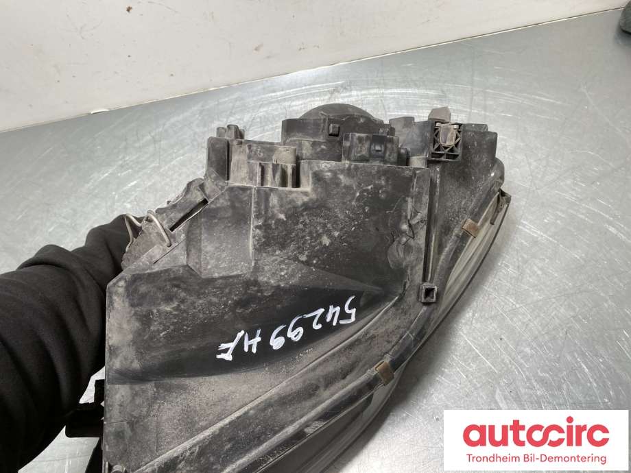 Frontlykt høyre halogen til Audi A4 2004-2008 (Type III) (B7) (B7) (8E0941004AJ|)