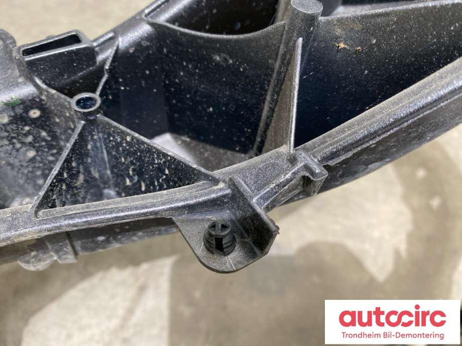 Frontplate til Ford Kuga 2013-2019  (1788544|CV44-8B041-AA|)