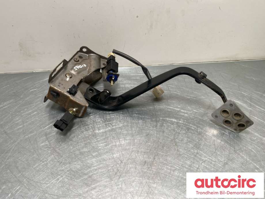 Pedal clutch til Mitsubishi Lancer, 2003-2007  (MN100395)