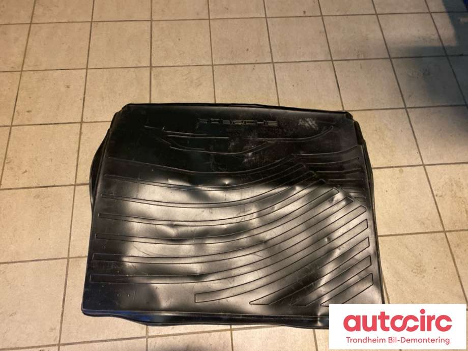 Bagasjerom teppe/gulvplate til Porsche Cayenne 2010-2017 (92A) (92A) (958 044 800 53|)
