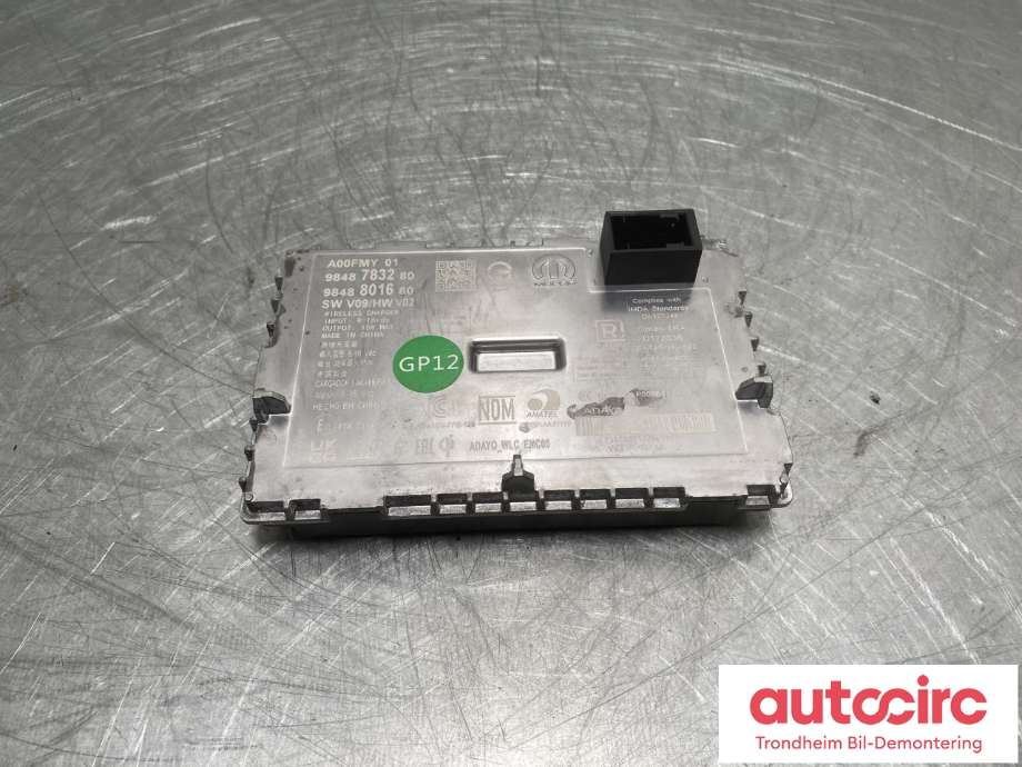 Dashbord trådløs mobillader til Peugeot e-3008, 2023-->>  (9848783280)