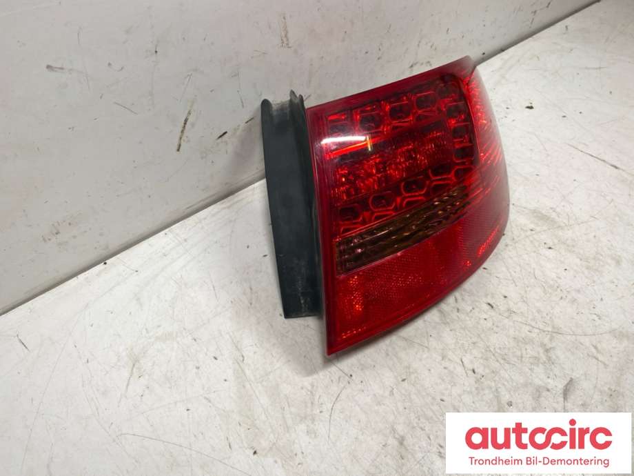 Baklykt høyre ytre til Audi A6, Allroad 2006-2008 (Type II, Fase 1) (C6) (C6) (4F9 945 096 H|)