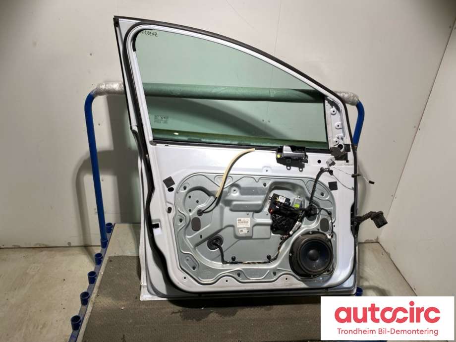 Dør venstre foran til Ford Kuga 2008-2012 (Type I)  (1712679|P8V41S20125AC|)