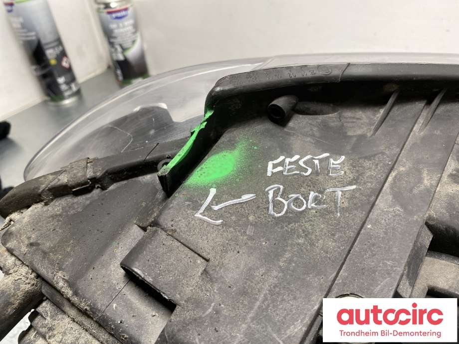 Frontlykt venstre halogen til VW Touran 2010-2015 (Type I, Fase 3)  (REDUSERT PRIS|1T1941005C|)
