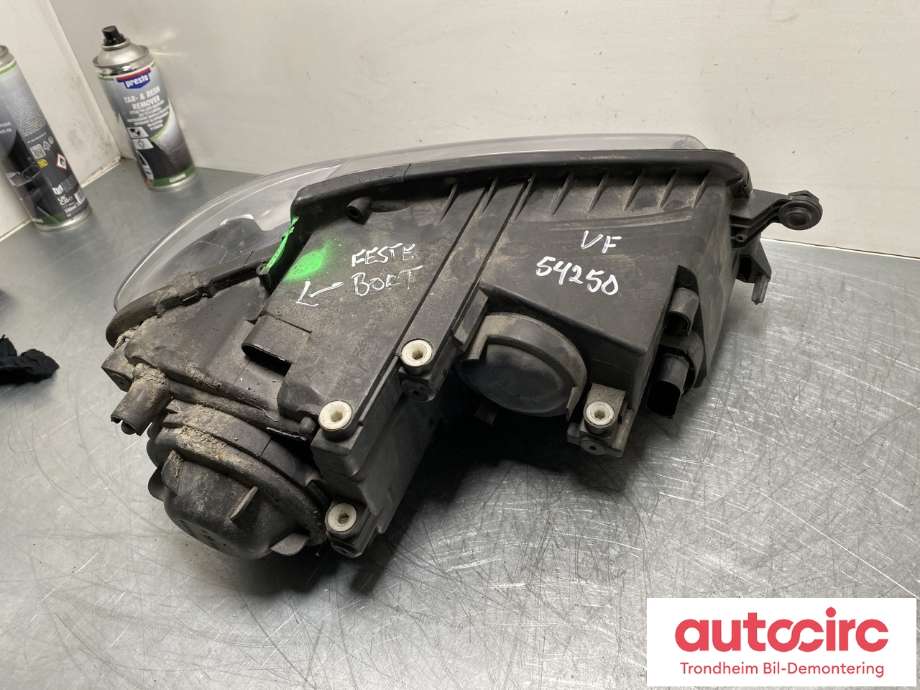 Frontlykt venstre halogen til VW Touran 2010-2015 (Type I, Fase 3)  (REDUSERT PRIS|1T1941005C|)