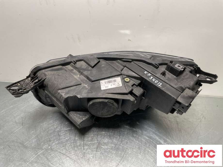 Frontlykt høyre halogen til Peugeot Partner 2019-->> (Type III)  (VALEO|9816826880|)