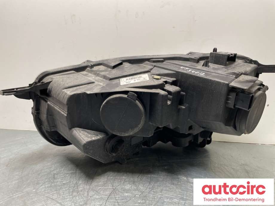 Frontlykt høyre halogen til Peugeot Partner 2019-->> (Type III)  (VALEO|9816826880|)
