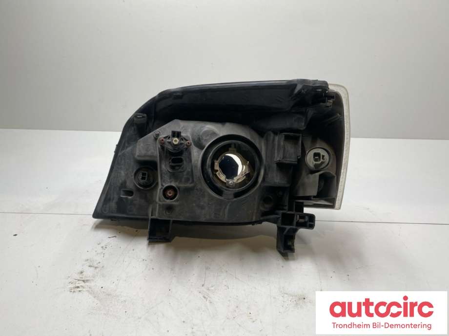Frontlykt høyre halogen til Nissan X-Trail 2002-2007 (T30) (T30) (260108H925|)