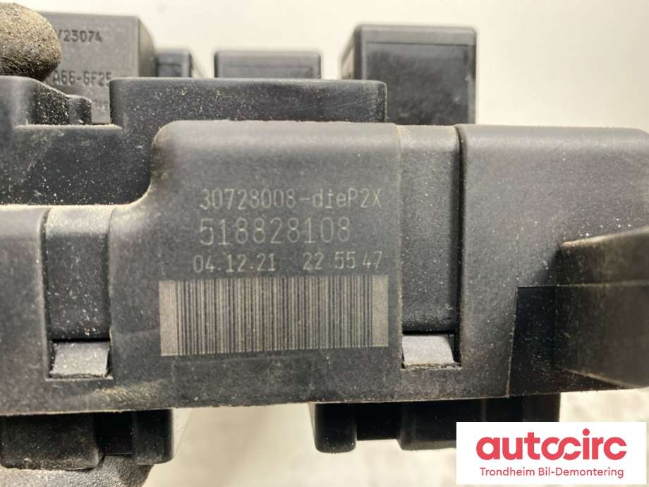 Sikringsboks motorrom til Volvo V70 2005-2007 (Type II, Fase 2)  (30728008|518828108|)