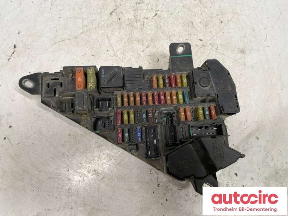 Sikringsboks bagasjerom til BMW 5-Serie 2003-2010 (E60/E61) (E60/E61) (6906588|61146906588|6906603)