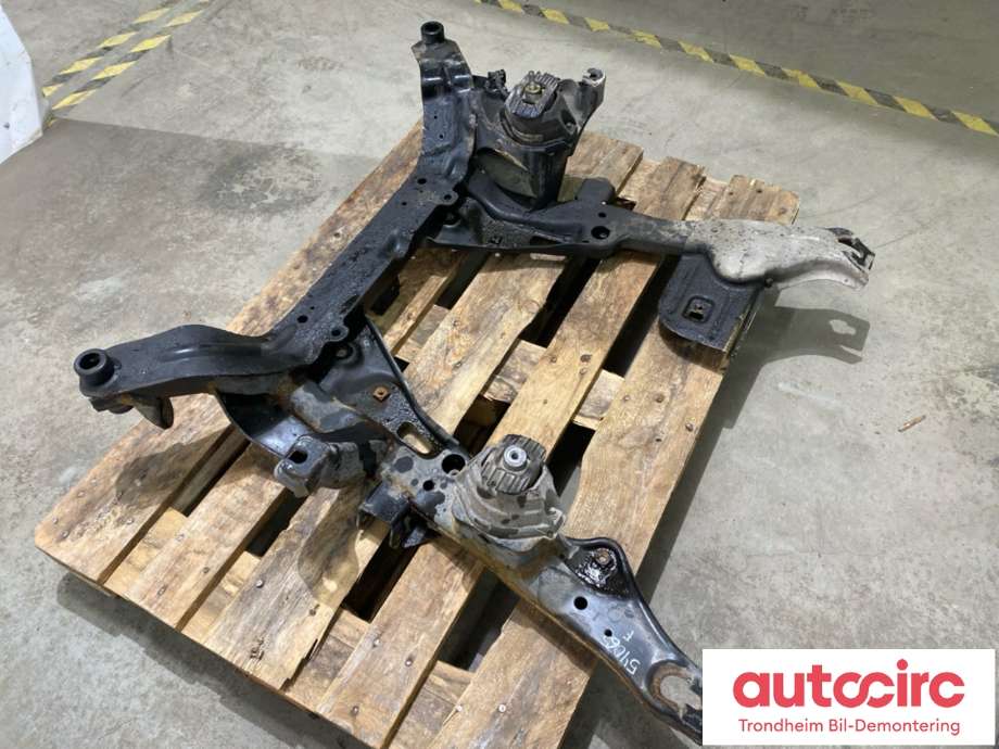 Travers foran hoved til BMW 5-Serie 2003-2010 (E60/E61) (E60/E61) (31 10 6 777 362|)