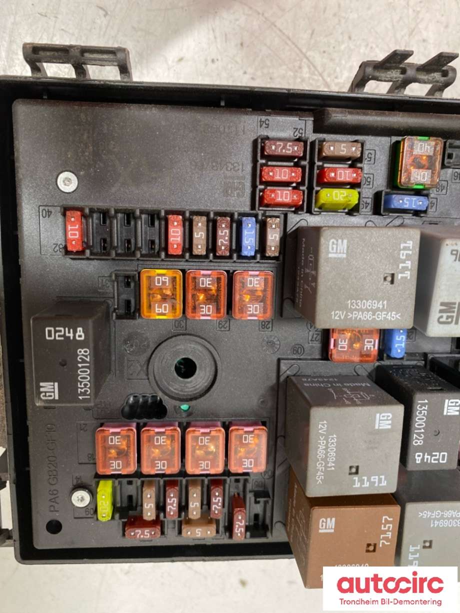 Sikringsboks til Opel Astra J 2010-2015 (13343766|)