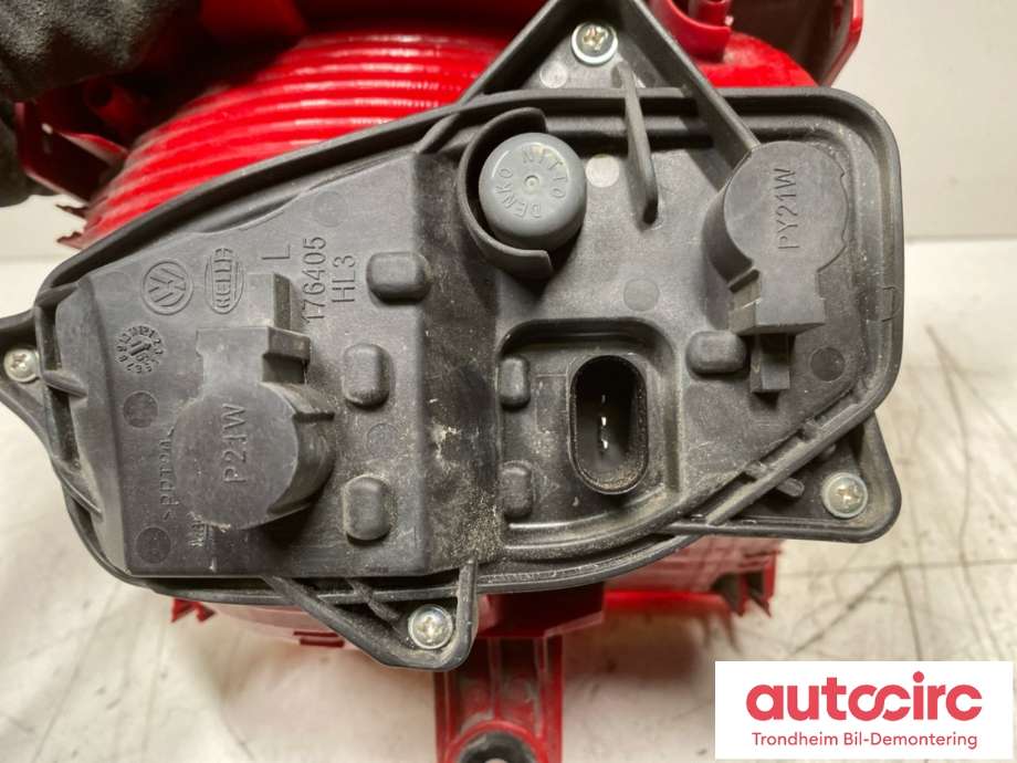 Baklykt venstre ytre til VW Touran 2010-2015 (Type I, Fase 3) (1T0 945 095 R|1T0945095R|)