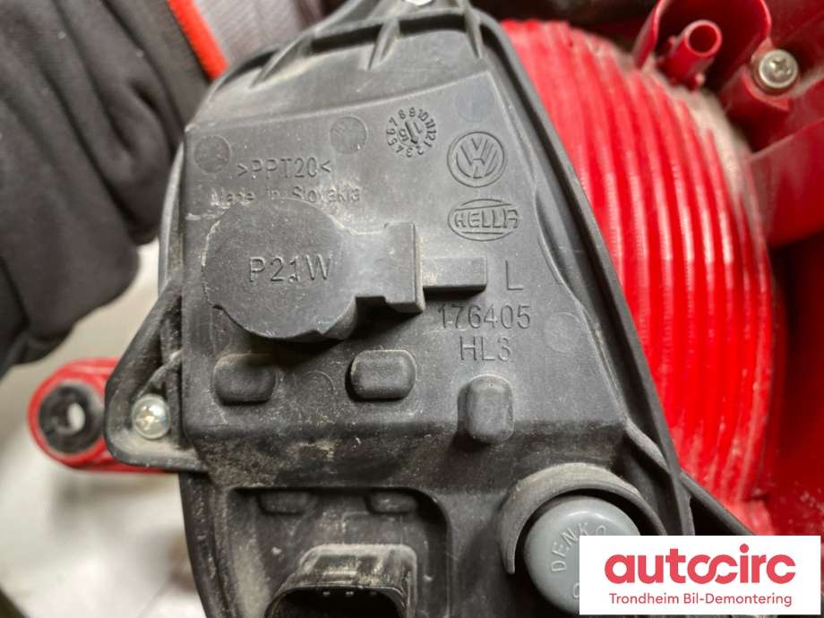 Baklykt venstre ytre til VW Touran 2010-2015 (Type I, Fase 3) (1T0 945 095 R|1T0945095R|)