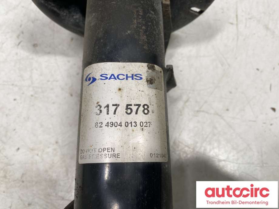 Fjærbein høyre foran til VW Passat 2005-2010 (B6) (B6) (3C0 413 031 AA|JZW 413 031 A|)