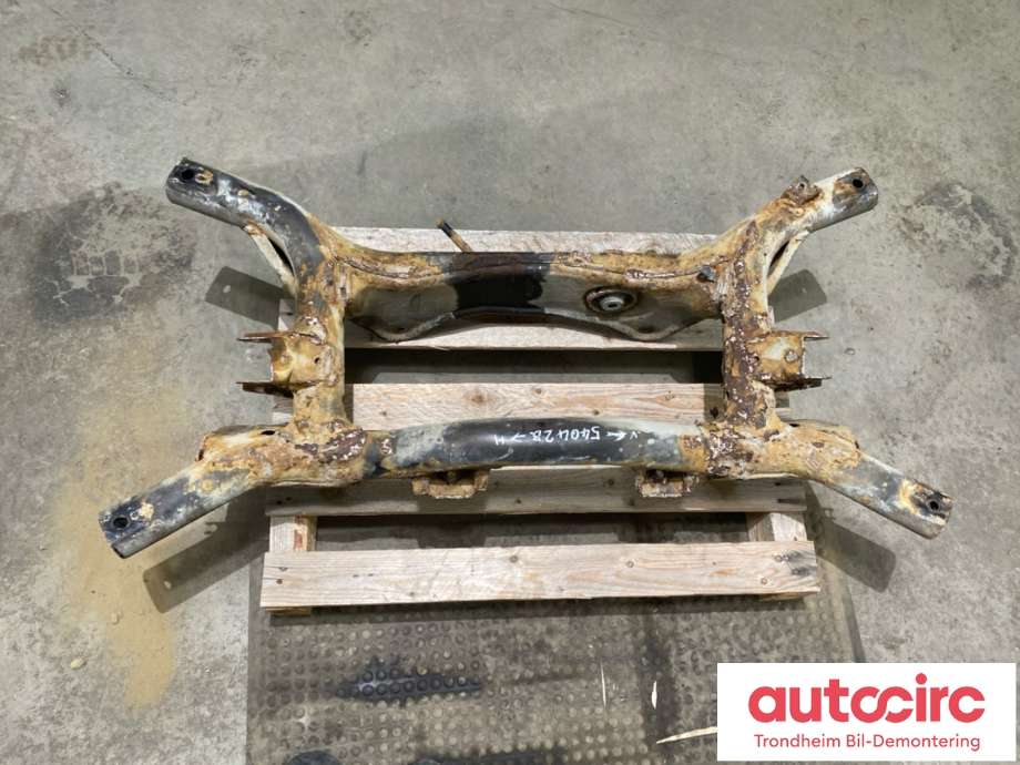 Travers bak til Mitsubishi Outlander 2012-2015 (Type III, Fase 1)  (4100A095|)