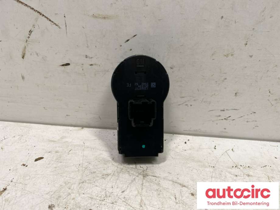 Bryter lys til Opel Insignia A 2009-2014  (GM|13268707|251504|22901659)