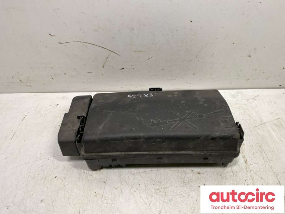 Sikringsboks motorrom til Opel Insignia A, 2009-2014  (13255300)