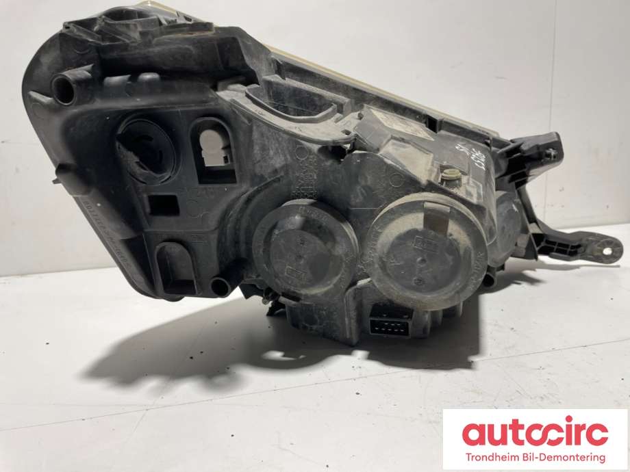 Frontlykt venstre halogen til Citroën Jumpy 2007-2016 (Type II)  (14 004 555 80|)