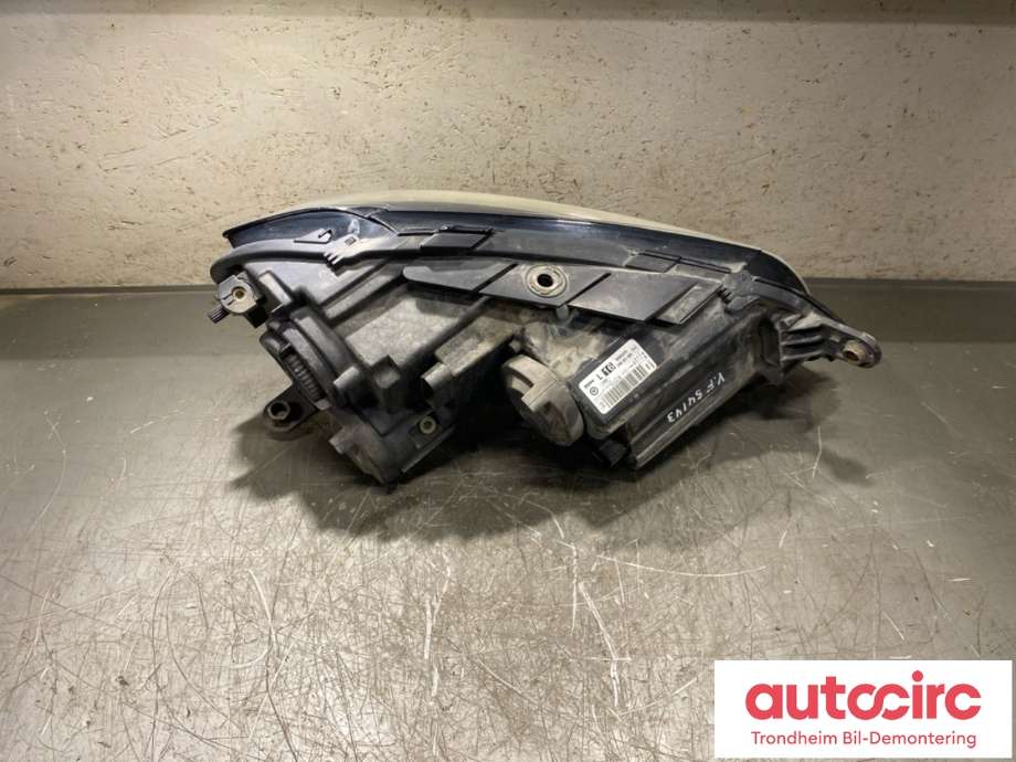 Frontlykt venstre halogen til VW Passat 2011-2015 (B7) (B7) (VALEO|3AB 941 005|)