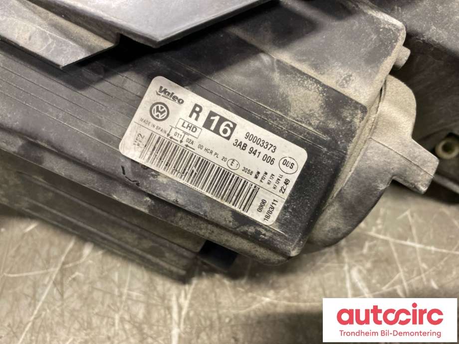 Frontlykt høyre halogen til VW Passat 2011-2015 (B7) (B7) (3AB 941 006|)