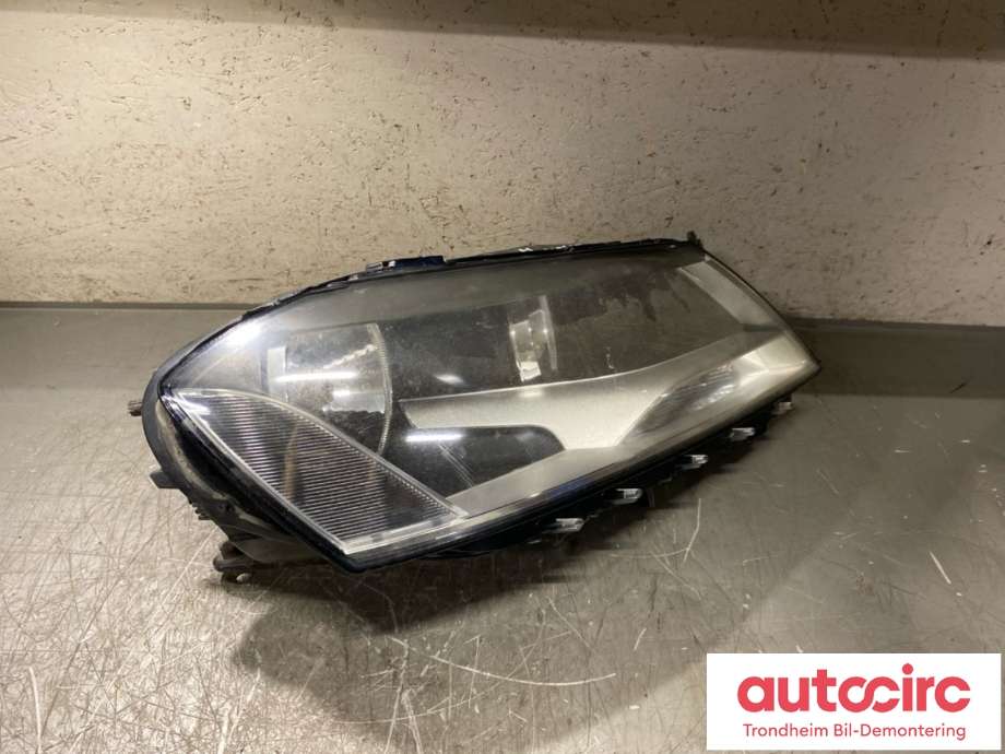 Frontlykt høyre halogen til VW Passat 2011-2015 (B7) (B7) (3AB 941 006|)