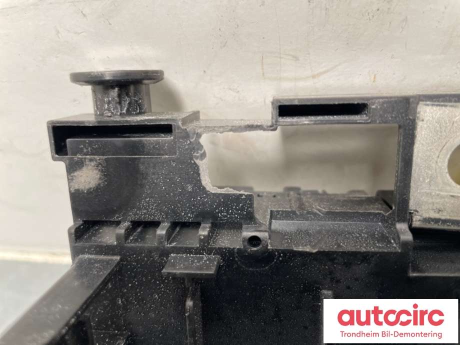 Sikringsboks motorrom til Peugeot 207 2006-2012  (DELPHI|9664055580|6500 FH|)