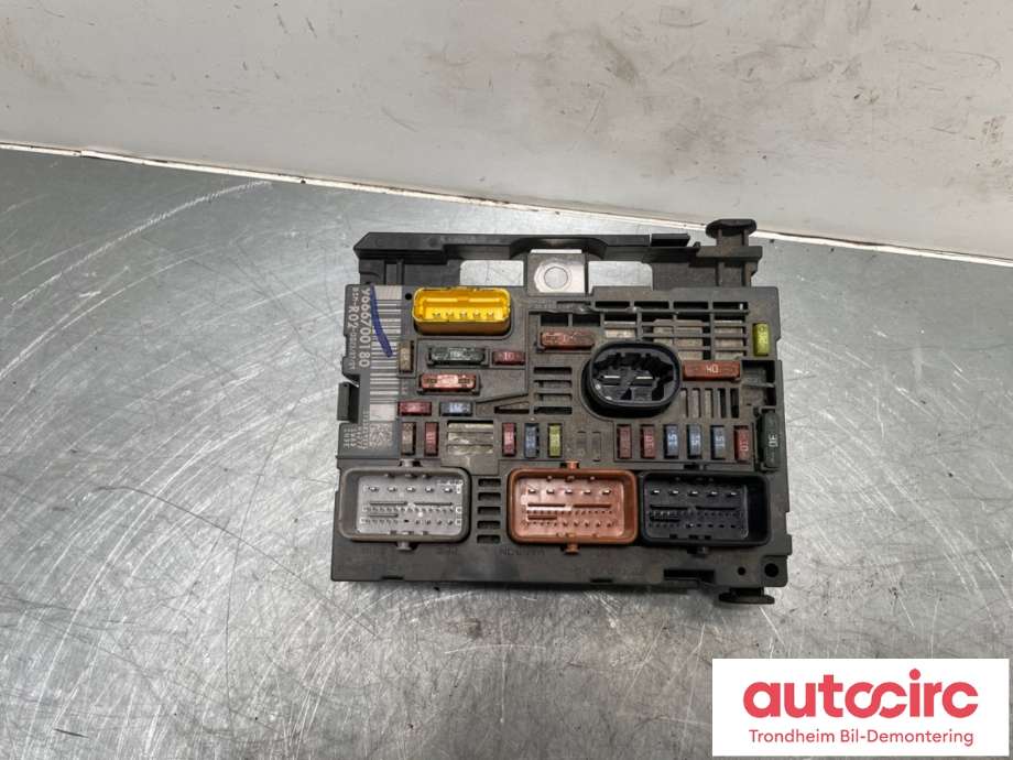 Sikringsboks motorrom til Peugeot 3008 2009-2016 (Type I)  (DELPHI|9666700180|98 070 285 80|)