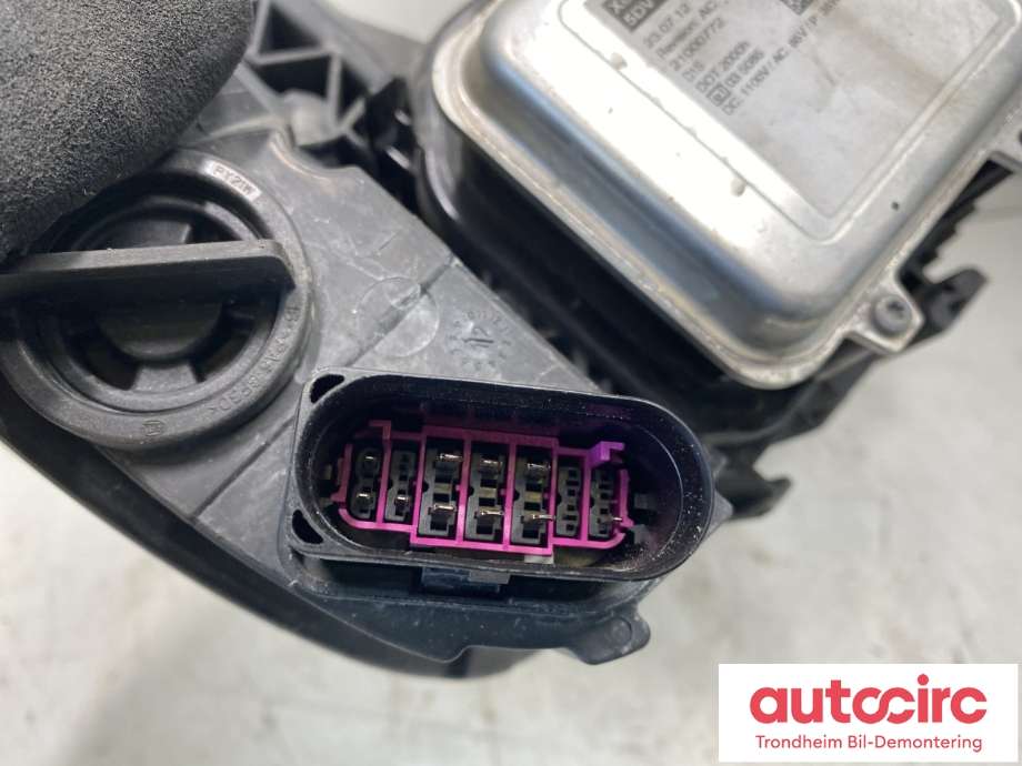 Frontlykt venstre xenon til Škoda Octavia 2009-2013 (Type II, Fase 2)  (1Z1 941 017 T|1Z1941017T|)