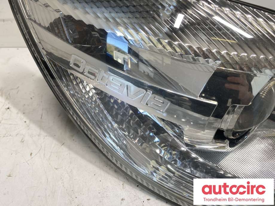 Frontlykt høyre xenon til Škoda Octavia 2009-2013 (Type II, Fase 2)  (1Z1 941 018 T|1Z1941018T|)