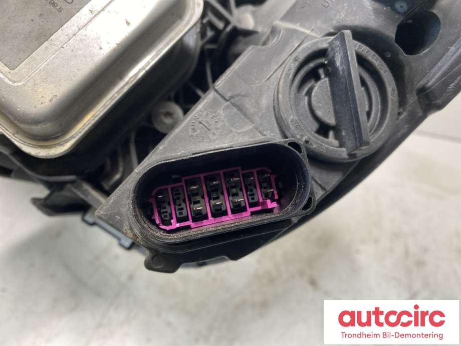 Frontlykt høyre xenon til Škoda Octavia 2009-2013 (Type II, Fase 2)  (1Z1 941 018 T|1Z1941018T|)